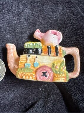 Vintage RED ROSE CANADIAN TEA PREMIUM MINI TEAPOT TITLED GARDEN CART